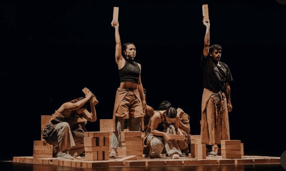 BRICKS – Chorale for bricks and bodies